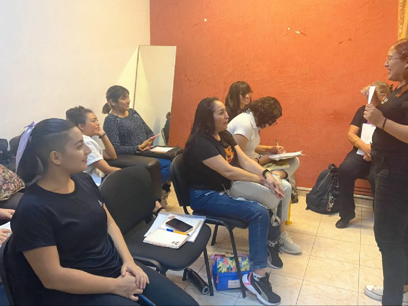 Ayuntamiento de Bacalar y el IQM trabajan por el empoderamiento de las mujeres