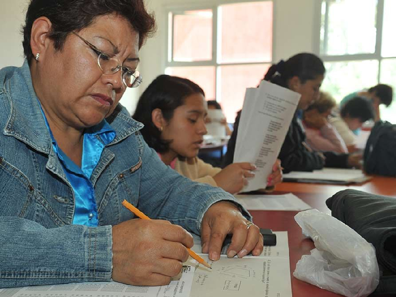 Utilizan tecnología para disminuir analfabetismo