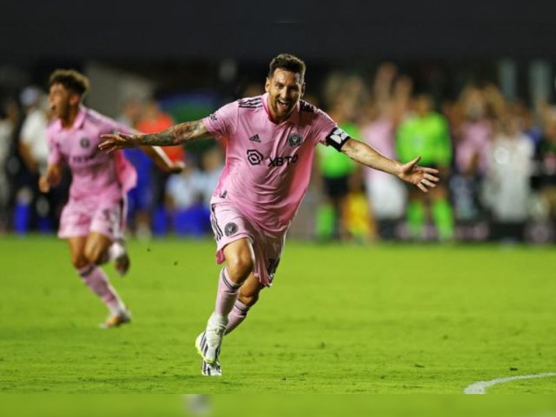 Messi da el triunfo a Inter Miami en debut de ensueño ante Cruz Azul