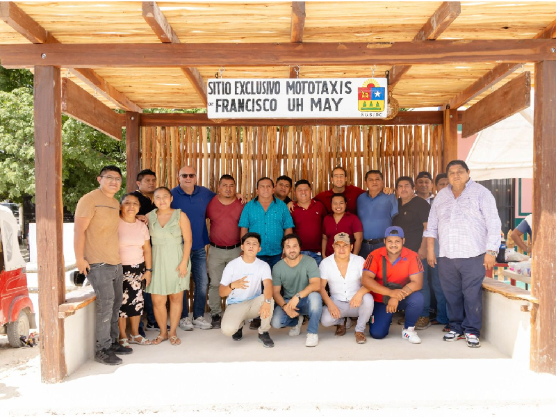 Diego Castañón inaugura sitio exclusivo de mototaxis en Francisco Uh May