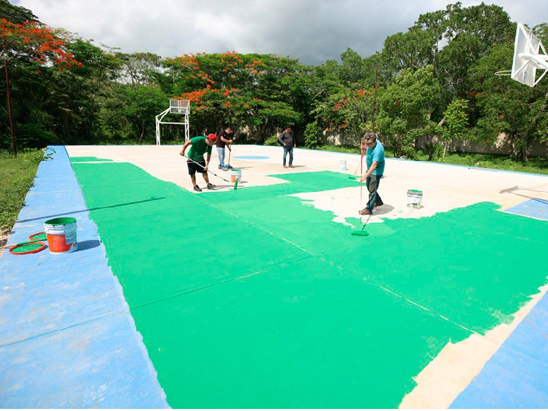 Dan mantenimiento a instalaciones deportivas de Leona Vicario