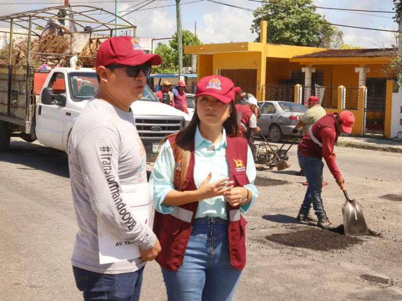 Yensunni Martínez asiste a trabajos de bacheo en la Venustiano Carranza