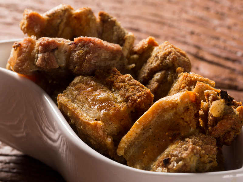 ¿Cómo preparar chicarrón de puerco en casa