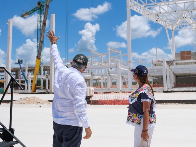 AMLO revisa obras del Aeropuerto