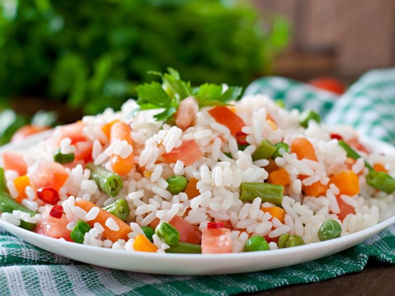 Arroz con zanahoria y chicharo.