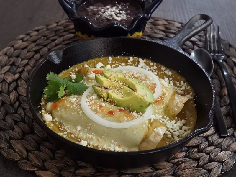 Enchiladas suizas al sartén.