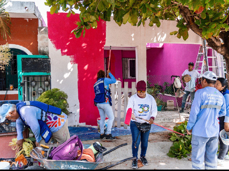 Gobierno municipal continua renovando colonias de manera integral con "Pinta tu Fachada"