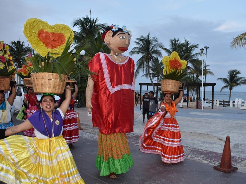 La Guelaguetza cautiva a los turistas y la ciudadanía