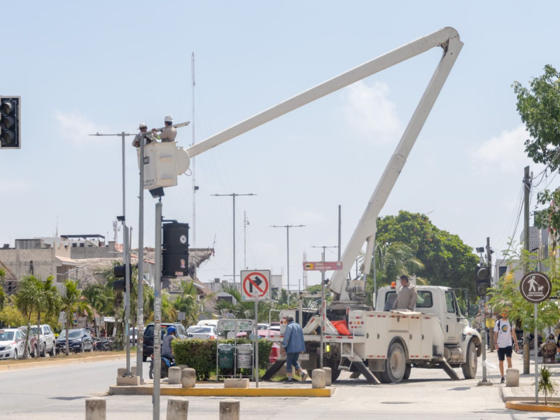Mejoran Luminarias de la avenida principal en Tulum