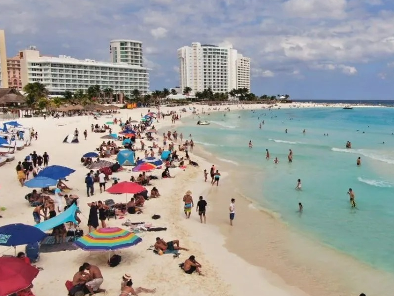 Protege amplio operativo a viajeros en vacaciones