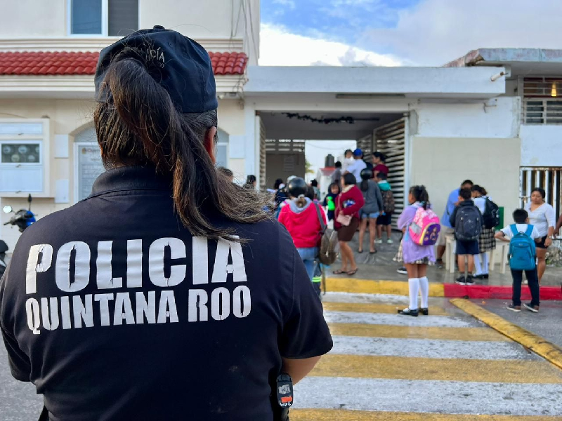 Atenea Gómez supervisa el inicio del nuevo ciclo escolar en Isla Mujeres