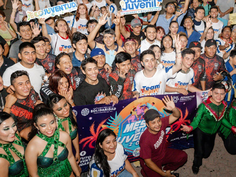 Inauguran el Mes de la Juventud con exitoso desfile