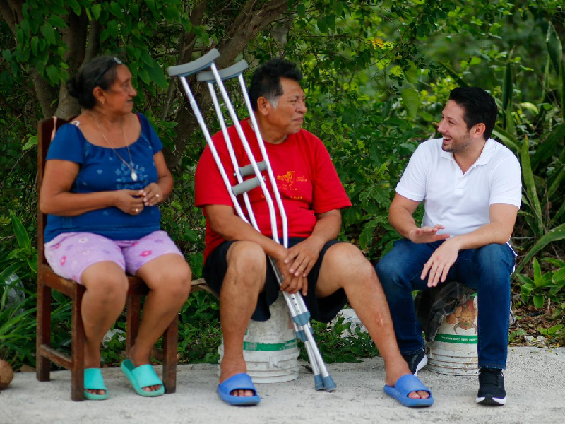Se mantiene Renán Sánchez fiel al compromiso de estar cercano a los cozumeleños