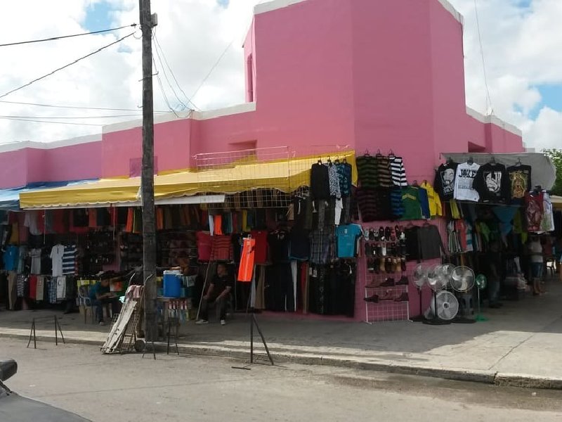Insisten vendedores del Crucero en infringir ley 