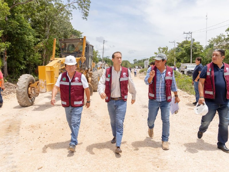 Diego Castañón supervisa avances de ampliación en la avenida La Selva y colonia Veleta de Tulum