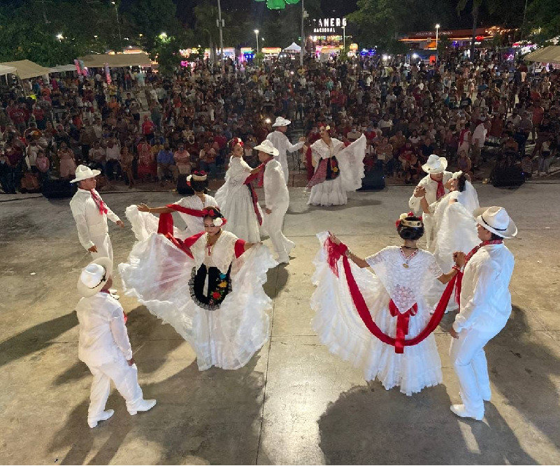 Llevan a Cancún la fiesta de Alvarado
