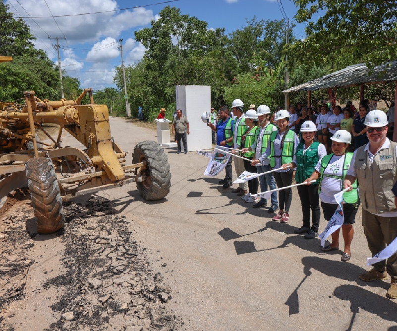 Blanca Merari continúa con la ampliación de obras de pavimentación en Leona Vicario