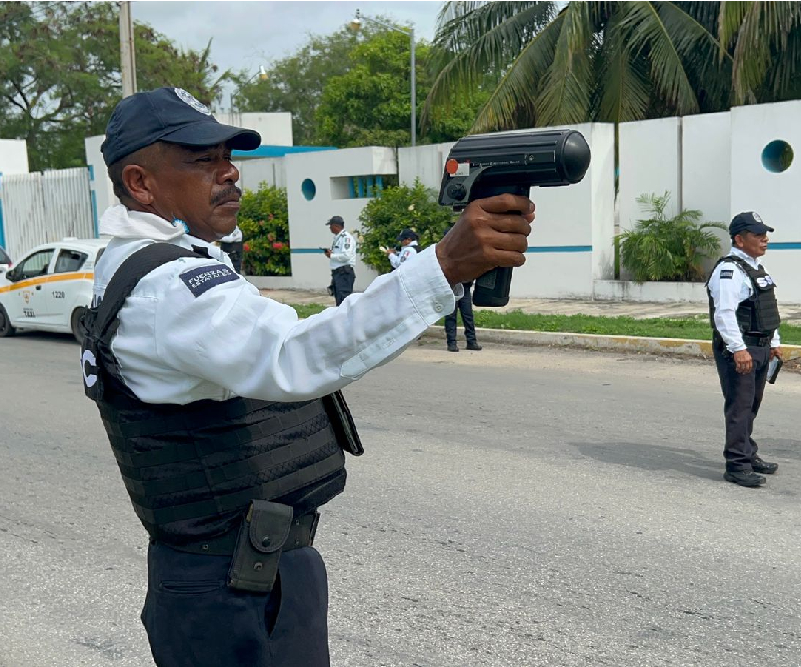 Aplican 10 multas diarias por exceso de velocidad