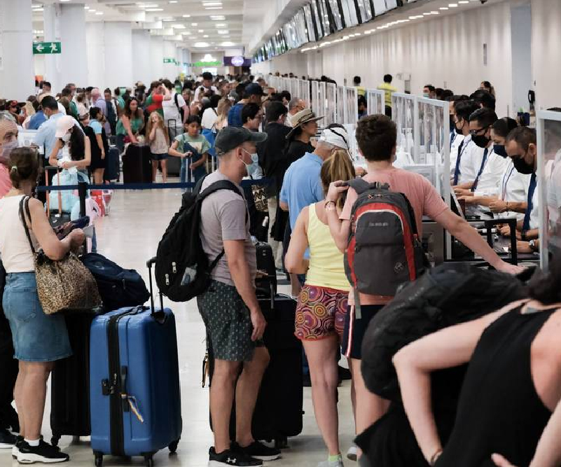 Reportan retasos en vuelos de Cancún a EU por Huracán Hillary