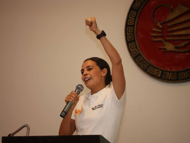 Respalda Ana Paty Peralta a profesionales de la educación