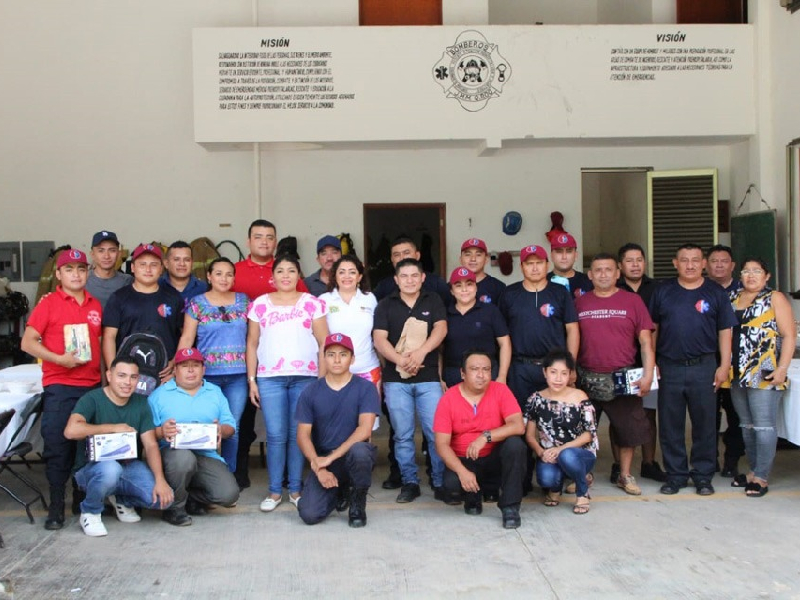 Autoridades conviven con los bomberos morelenses en su día