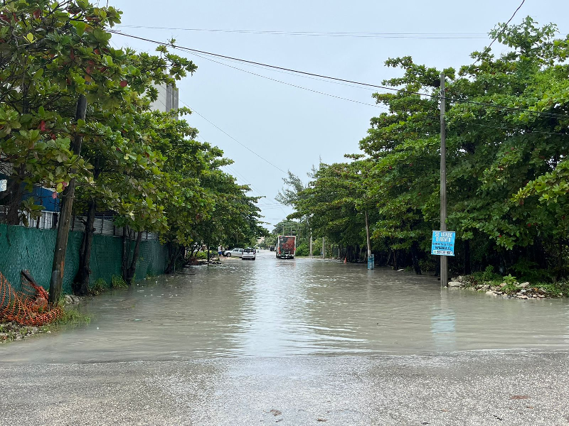 Protección Civil de Puerto Morelos se mantiene en alerta por las fuertes lluvias