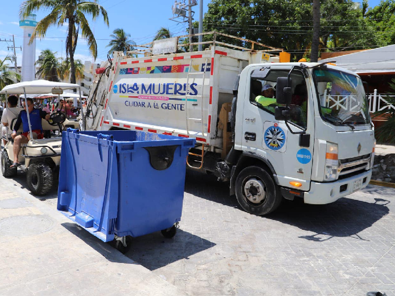 Gobierno de Isla Mujeres intensifica acciones para garantizar continuidad de los servicios públicos tras fuertes lluvias