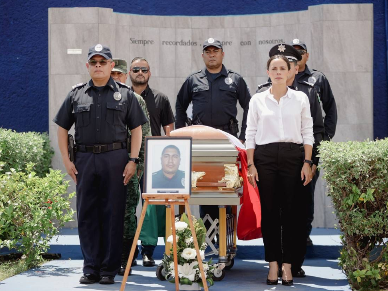 Ana Paty despide a policía municipal con ceremonia luctuosa
