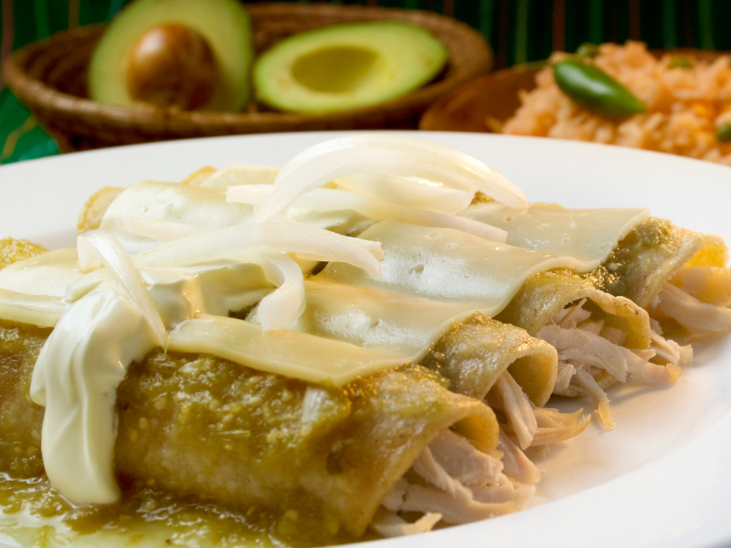 Fácil y rápido receta para preparar enchiladas verdes