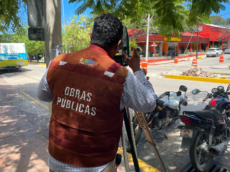 Inicia cambio de señalética en el primer cuadro de Cancún