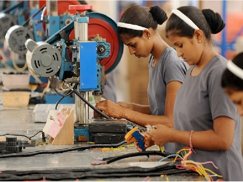 Beneficiaría a 4,500 obreros reducción del horario laboral