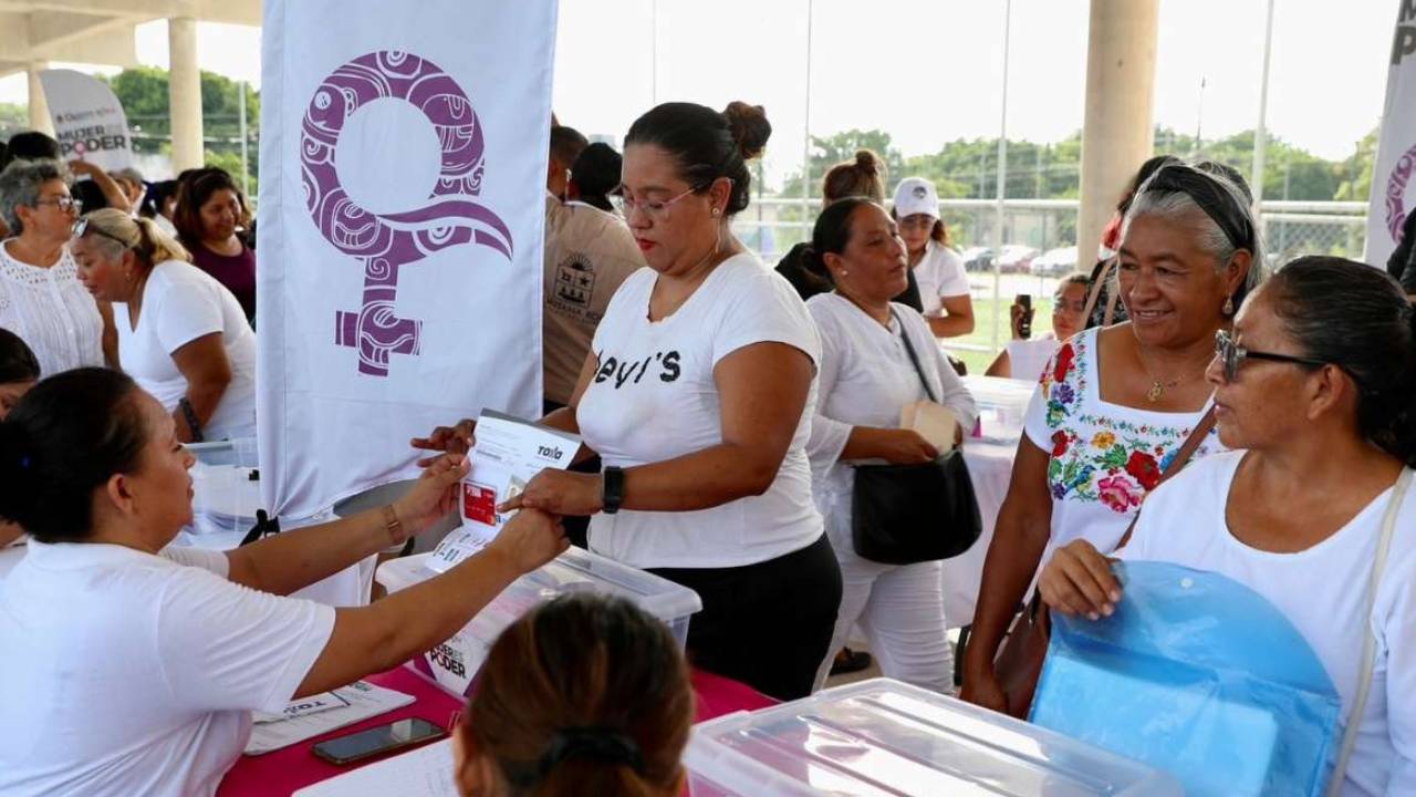 El INE determinó que a partir del 15 de abril, ningún órgano de gobierno puede promover programas de beneficio social.