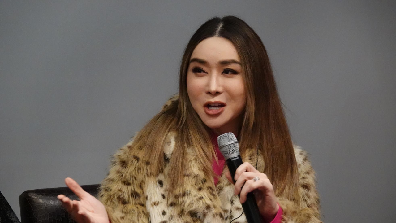 La empresa tailandesa de medios de comunicación JKN Global Group, propietaria del concurso Miss Universo, anunció la venta del 50% de sus acciones en el certamen de belleza a Legacy Holding.