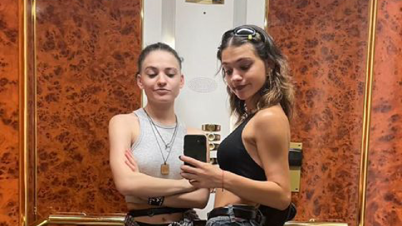Dos gemelas, separadas y vendidas al nacer, restablecieron su vínculo tras años de desconocimiento al cruzarse por casualidad en un video de TikTok..
