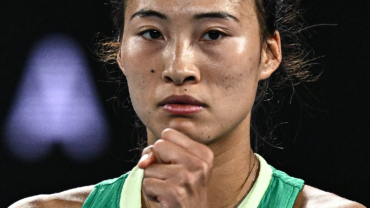 La tenista china Zheng Qinwen, avanzó a su primera final de Grand Slam al vencer a la ucraniana Dayana Yastremska en las semifinales del Abierto de Australia.