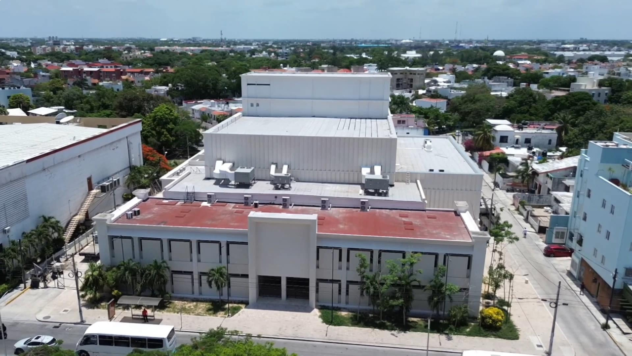 En un mes se coordinará la apertura del Teatro Cancún.
