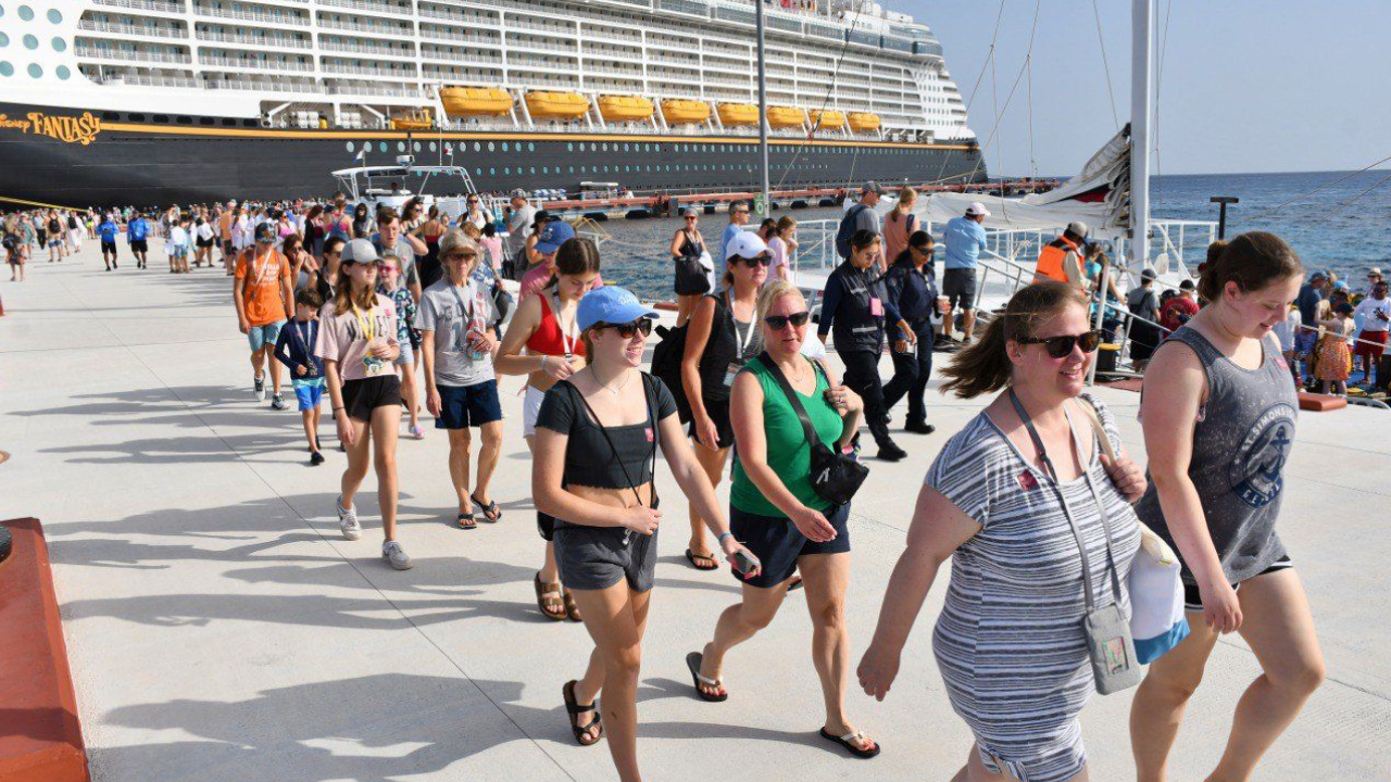 Se promueve la llegada de un mayor número de hoteles flotantes y que sus tripulantes hagan más tiempo de pernocta.