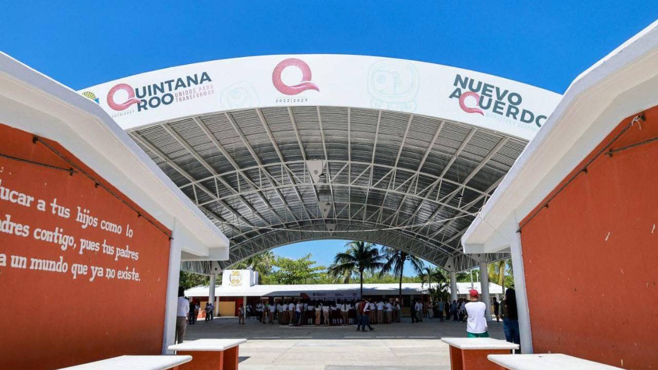 Las becas son para estudiantes de escuelas públicas de nivel medio superior y superior.