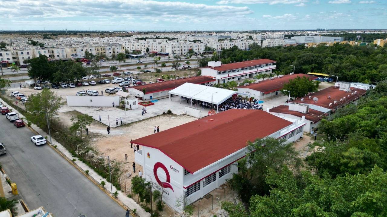 Con las nuevas aulas y nuevo mobiliario este plantel podrá recibir a 200 estudiantes más.