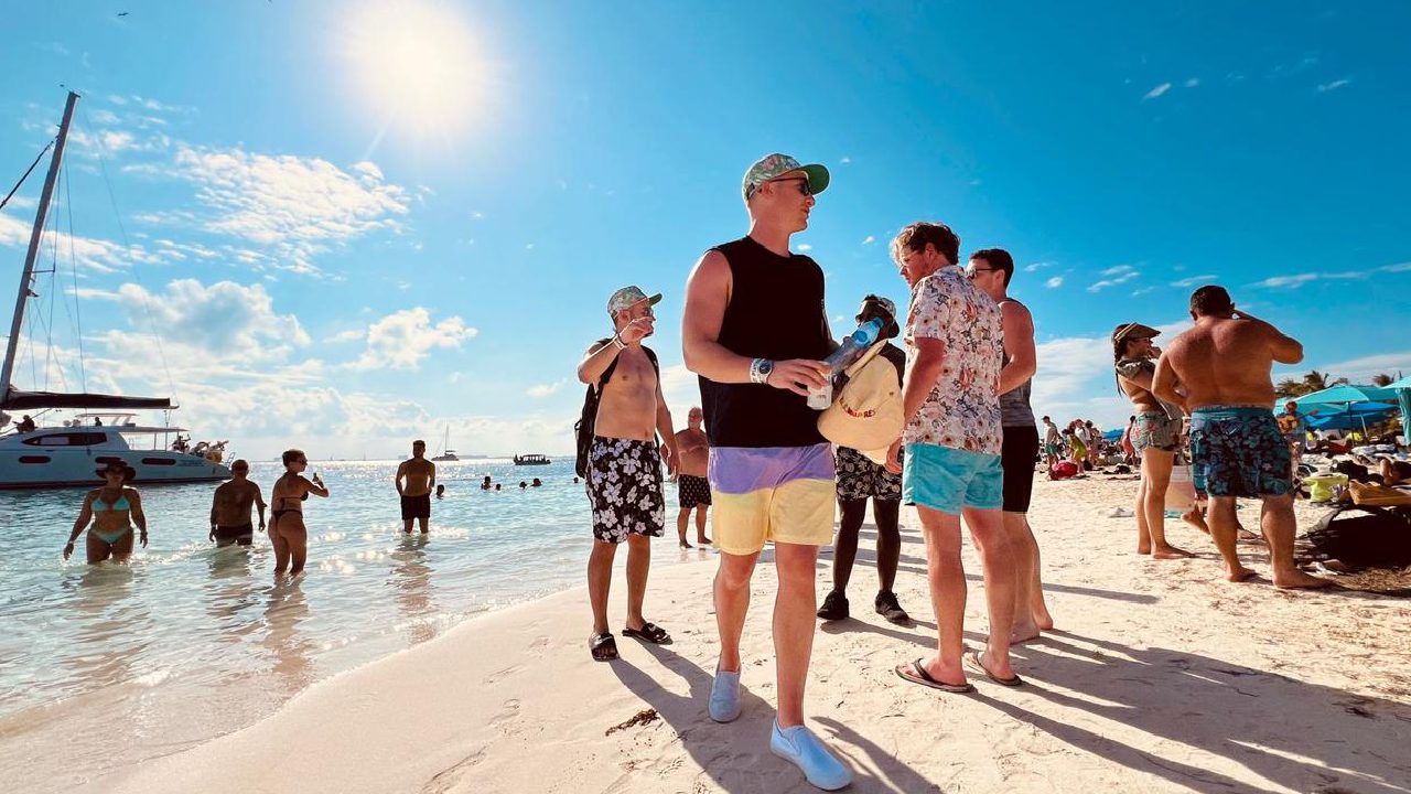 Isla Mujeres cuenta con mil 413 habitaciones de hotel.