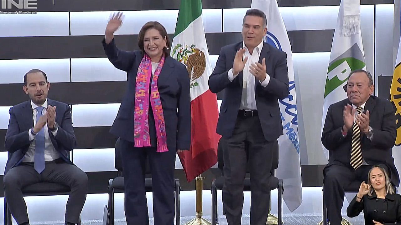 Xóchitl Gálvez formalizó su inscripción ante el INE como candidata a la Presidencia de México.