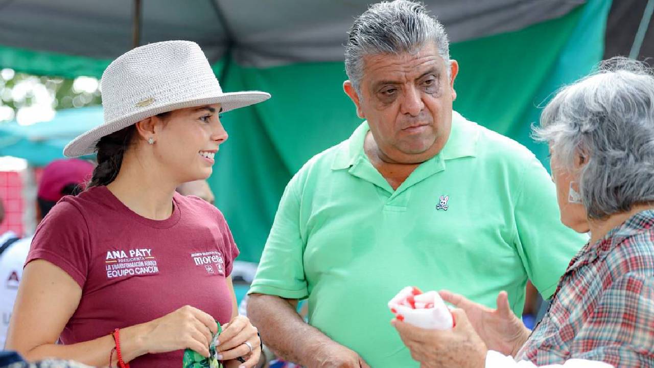 Ana Paty Peralta compartió ideas con los vendedores.