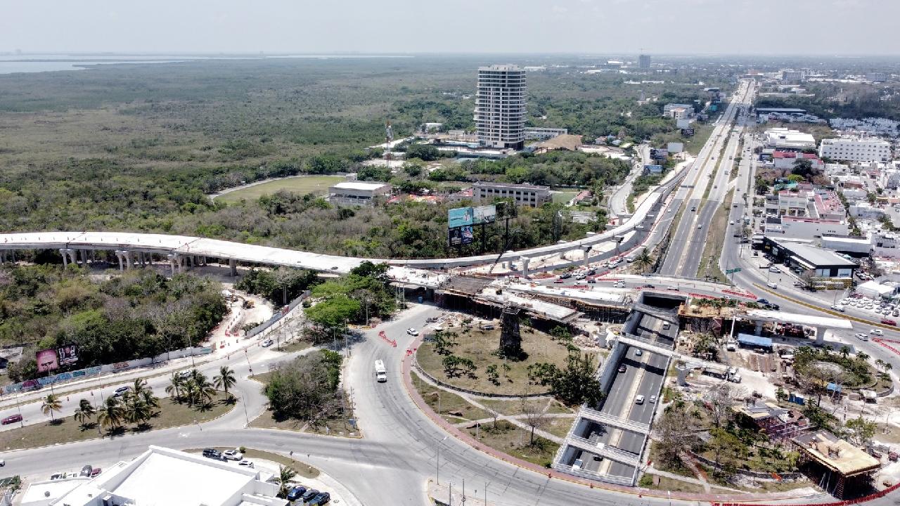 Toma panorámica de la Glorieta Colosio, en Cancún.