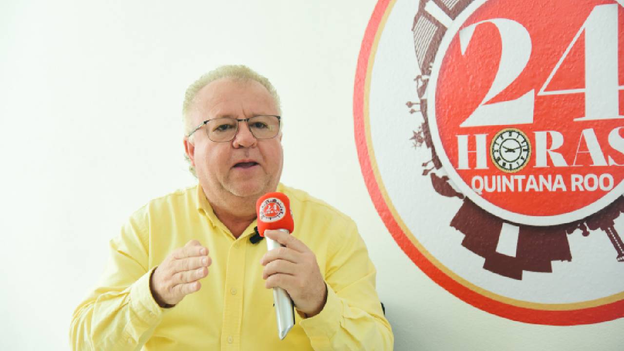 Humberto Lara promete mejorar los servicios de salud en Isla Mujeres.