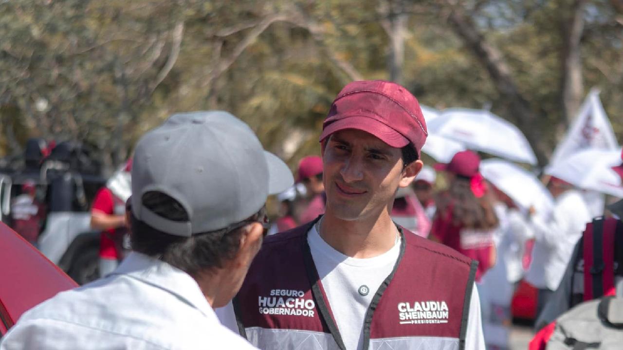 Rommel Pacheco, durante un recorrido en Komchén.