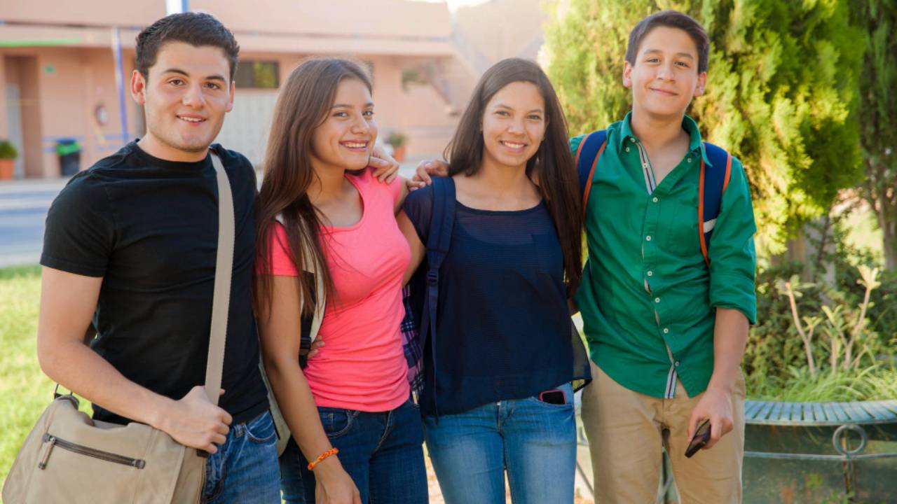 Jóvenes universitarios.