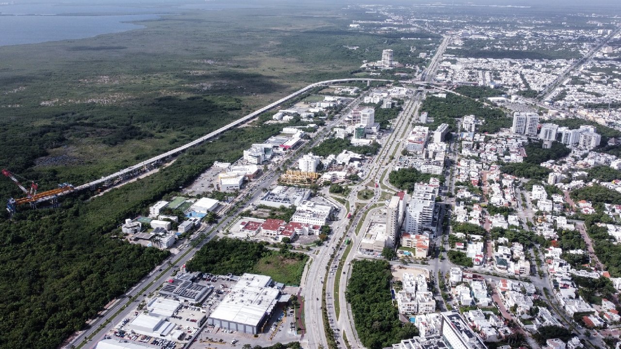 La vialidad y construcción del Puente Nichupté.