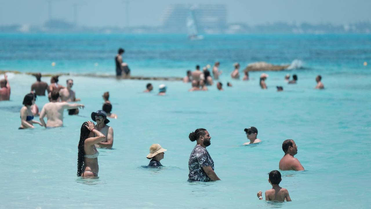 Los regios impulsan el turismo en Quintana Roo.