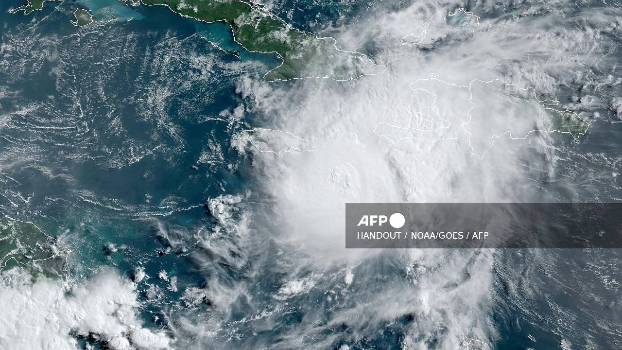 Beryl sigue su curso.