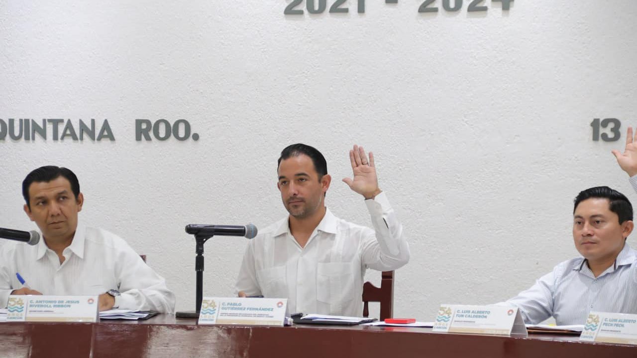 Sesión de cabildo de Benito Juárez, durante la presidencia de Pablo Gutiérrez Fernández.